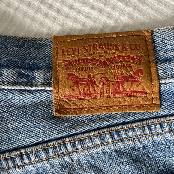 Levis Denim Skirt - Picture 4 of 6